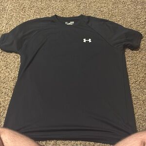 Men’s under Armour short sleeve shirt